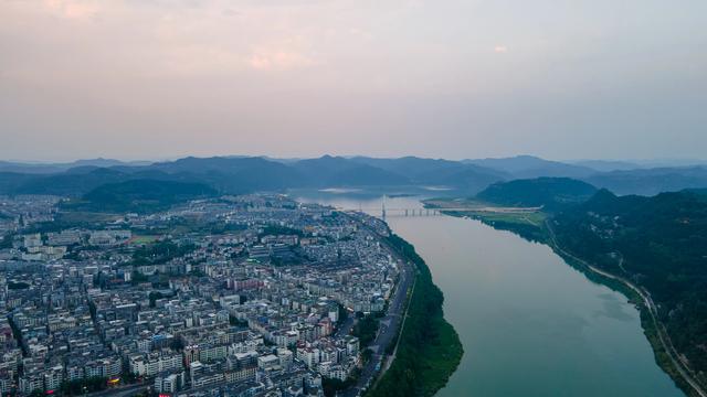 阆中古城:嘉陵江畔的千年风水名城