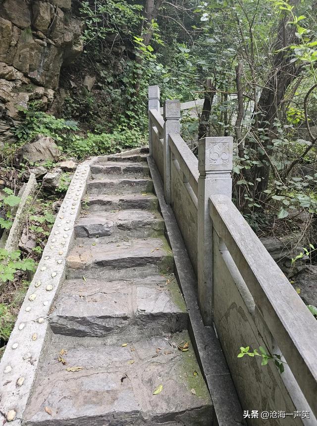 大山深处的石阶，待到征服人，等待有缘人，等待有情人