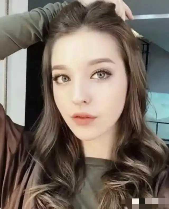 哇太漂亮了，俄罗斯顶级女神，五官绝美，完全符合东方的审美
