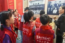 孩子们眼中，它在深海“疯狂上分”图片