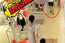 太猖狂了，男子商场内想抱走别人家小孩！屡次下手均被家长发现！图片