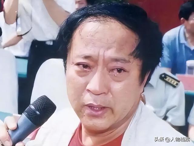 冯巩也没想到，家产尽失的牛群，如今终于找到了晚年的“依靠”