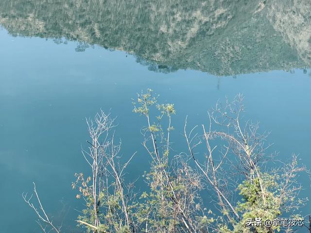 裂谷平湖