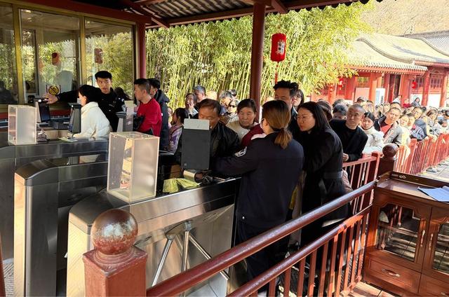 【网络中国节·春节】新春文旅市场火热 麦积山大景区迎来客流高峰