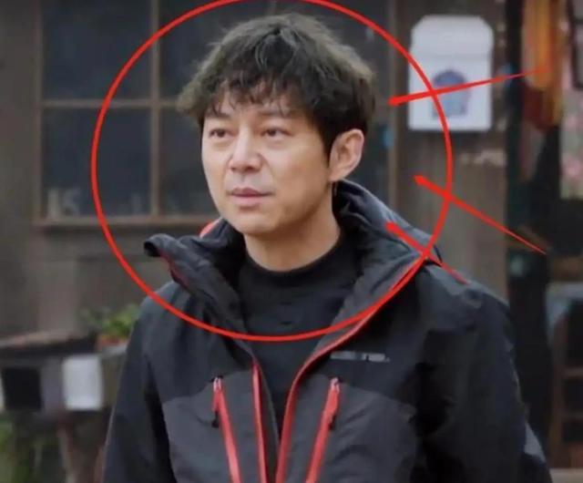 51岁何炅现状惹人心疼！无儿无女独居生活，收礼风波后形象崩塌