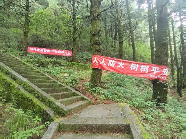 在苍山玉带路徒步