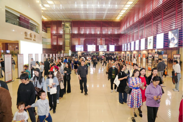 鹏城金秋绽放艺术华彩，全民普及共绘城市人文——第二十二届深圳市“鹏城金秋”市民文化节先导活动拉开帷幕