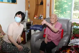 强英同志于2025年7月24日去世，享年100岁！图片