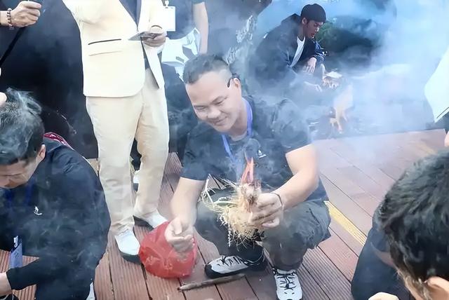 报名费涨至1800元！荒野大赛爆火背后，谁在赚情绪的钱？