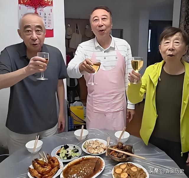 闫学晶没想到	，2026年刚开年，老搭档冯巩就给自己上了生动一课