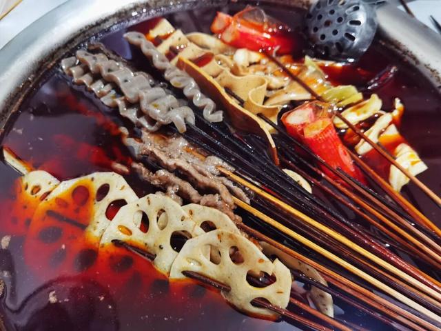 正式通车！全线免费！新挖赏秋天花板小城，绝美彩林不输九寨！地道美食50元吃爽！