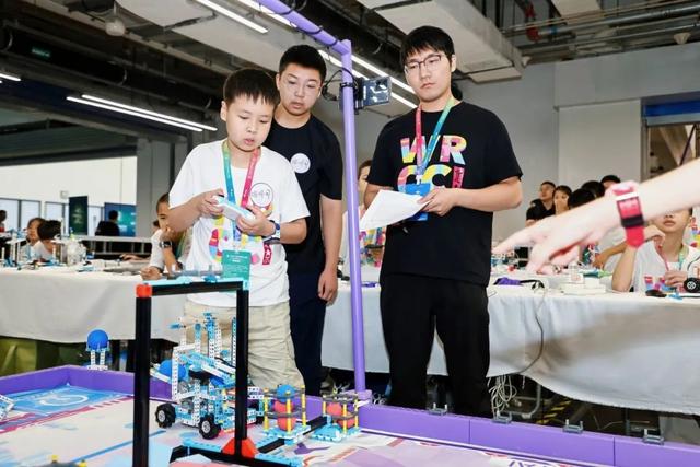以科技之名 赴北京之约 2025世界机器人大赛北京锦标赛盛大开幕！