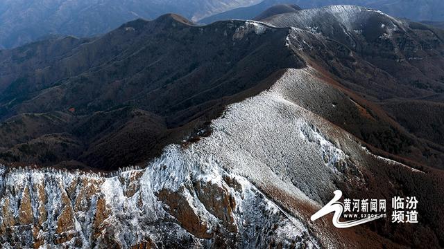 七里峪五龙壑现雾凇冰挂 绘就冬日梦幻景