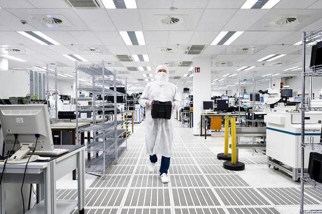 允许高通等美企向华为出货，荷兰动真格的了，外媒：事情闹大了