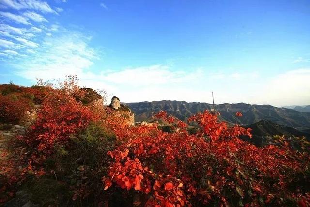 寻觅太行“桃花源” 徒步红色土岭村