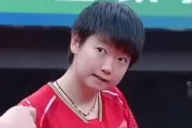 莎莎比赛结束吃香蕉退场，擦汗毛巾扔给“保姆”，邱贻可也有今天图片