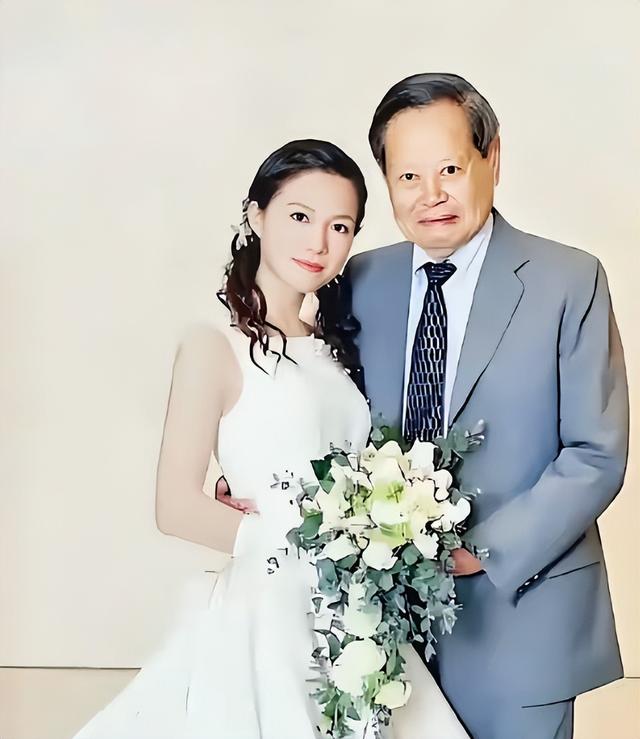 杨振宁去世不到2月，令人担忧的事还是发生	，翁帆近况被曝惹争议