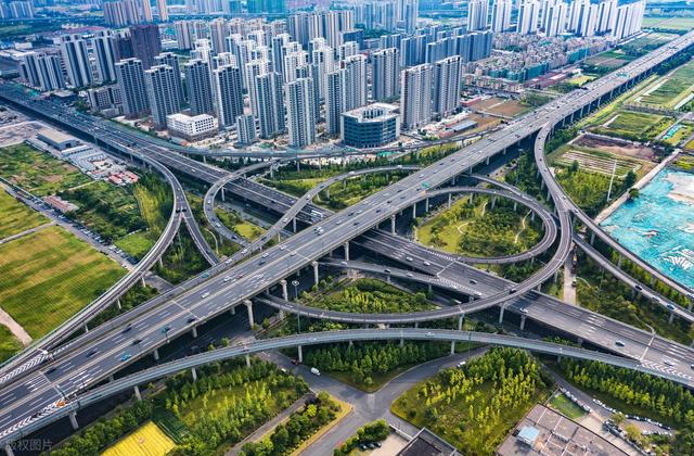 湖北和湖南交界处的一个县，拥有 2000 多年的历史，低调的宝藏小城