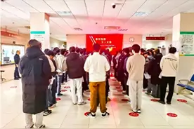 现在大学生去当兵，为何只当两年兵的多呢？不退的只是高中学历图片