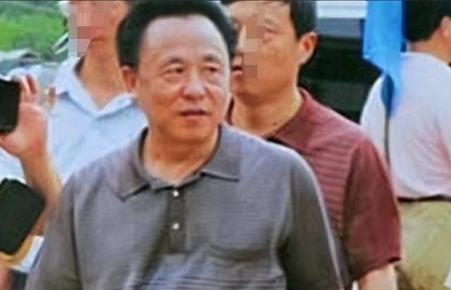 包养10位情妇，睡觉翻牌生下11个私生子，75岁还在拼命生娃！