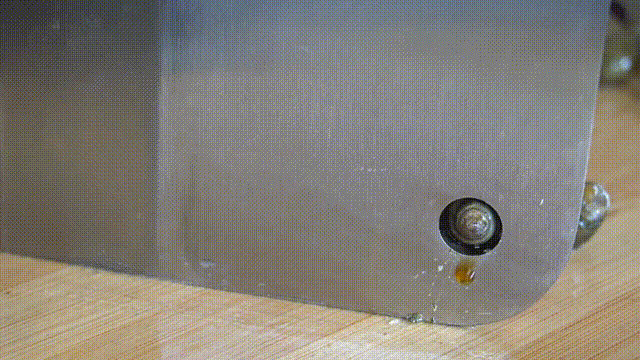 家里菜刀有圆孔的要留意，我也是才知道	，上面居然还有个隐藏功能