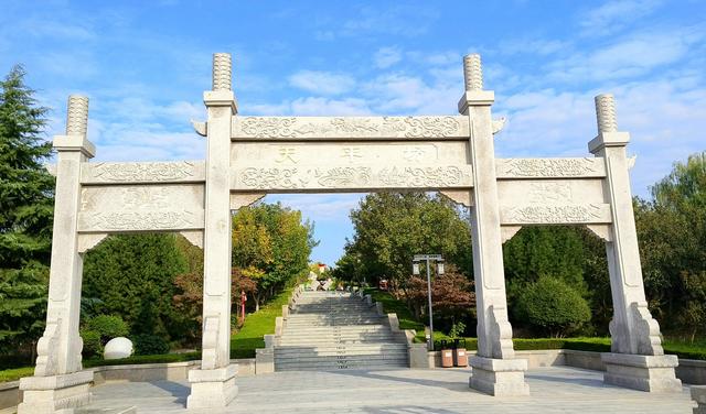 漫步泰安天平湖植物园