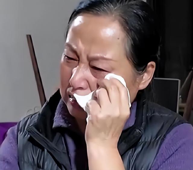 狗主人被反杀案开庭，9人闯门打砸，妻子后悔冲动	，更多细节披露