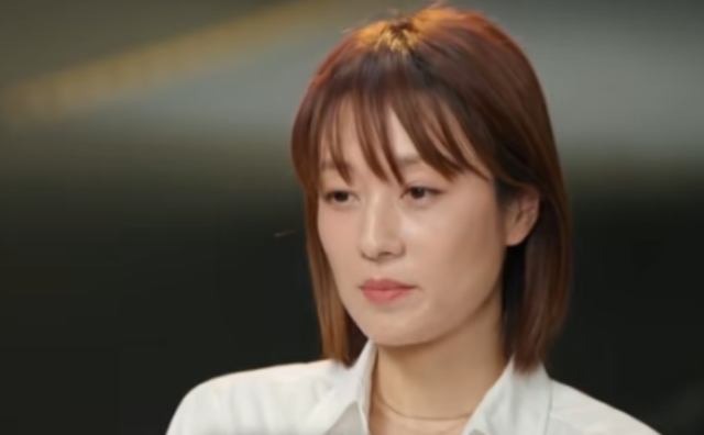 面相变了！49岁的马伊琍眼里的光消失了，王菲说果然没错