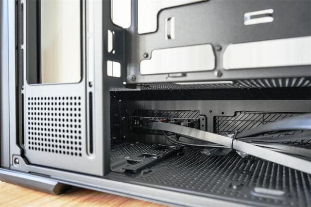 乔思伯D400无立柱曲面海景房+9950X3D+ROG B850-F+索泰5070Ti装机