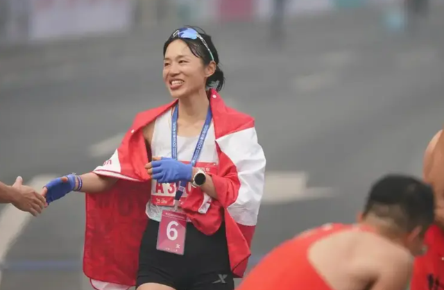 日本媒体公开锐评最快女护士离职风波，言辞犀利，句句直戳她心窝