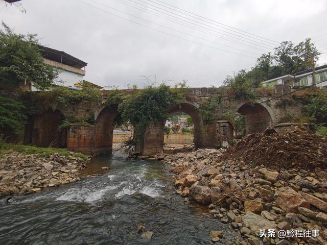 偏远乡野中寻找一个古寺遗址，探险一个深邃溶洞
