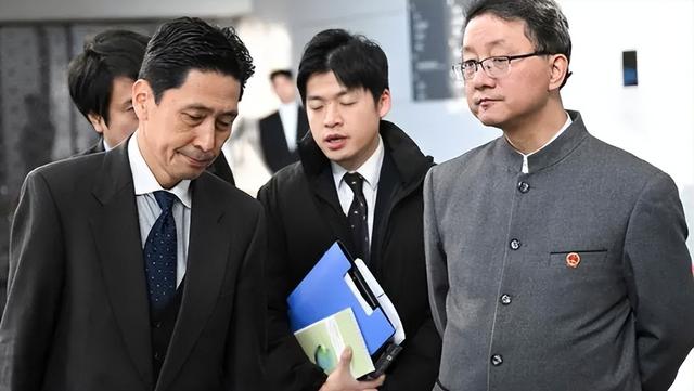 高市还没道歉，中日又出现新争端，日本要求解释 中方为何双手插兜