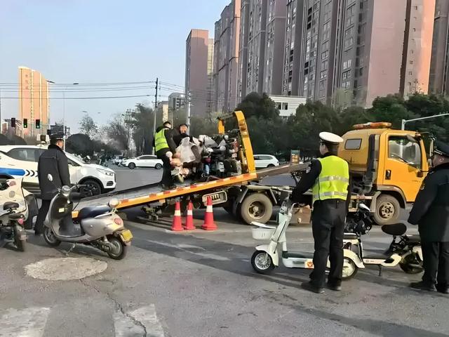 11月1日起实施，电动车、三轮、四轮车上路“3罚2扣”，车主注意