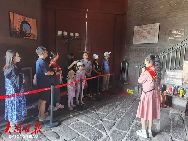 “红领巾”免费讲解大同鼓楼，带游客领略古代大同的繁华昌盛