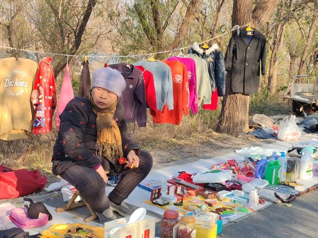 记录德州：岔河河堤上的大集，人山人海，异常热闹