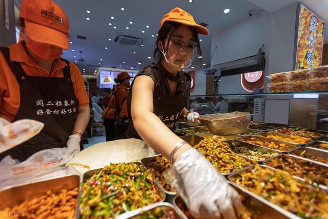 外卖大战正在闷死中小商户，中国如何才能真正反内卷？