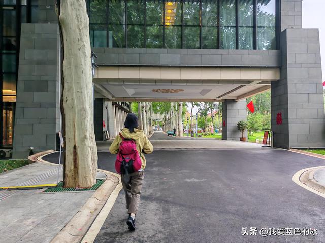 赶六个小时的路，来到邯郸为学步