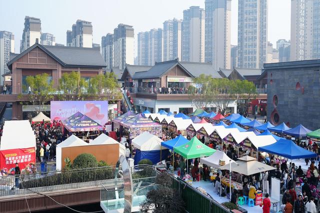 四川隆昌新街里，一半新潮，一半古韵，在时尚街区触摸城市的历史