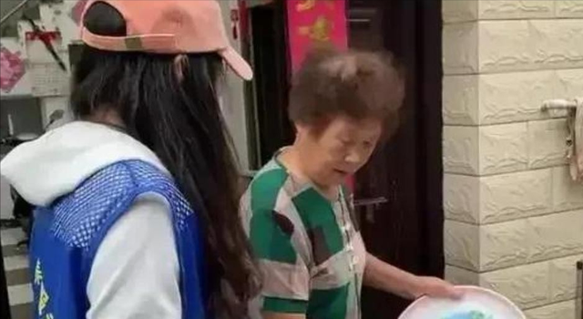 江苏大一女生开养老院，无人入住却有近400名客户，员工全是60后