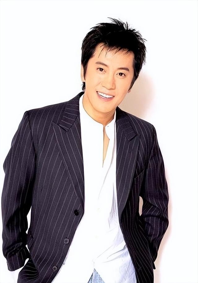 他8次上春晚，作死被捕入狱，如今56岁无人问津	，沦落到四处走穴