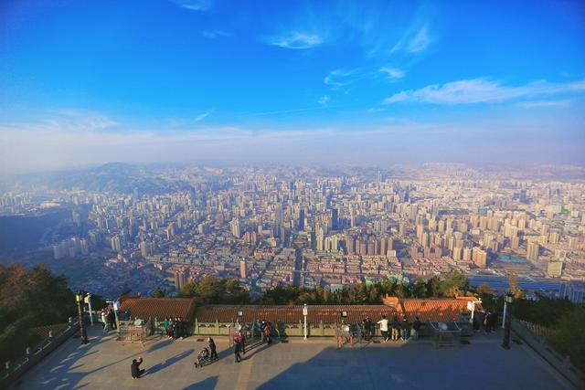 兰州兰山公园，等一场照亮金城的暮色，是欣赏城市美景的好去处