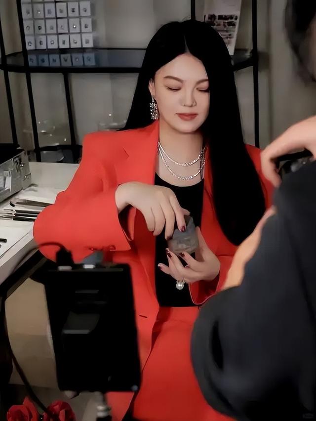 王岳伦也没想到，李湘捧在手心的女儿王诗龄，竟给她惹了个大麻烦