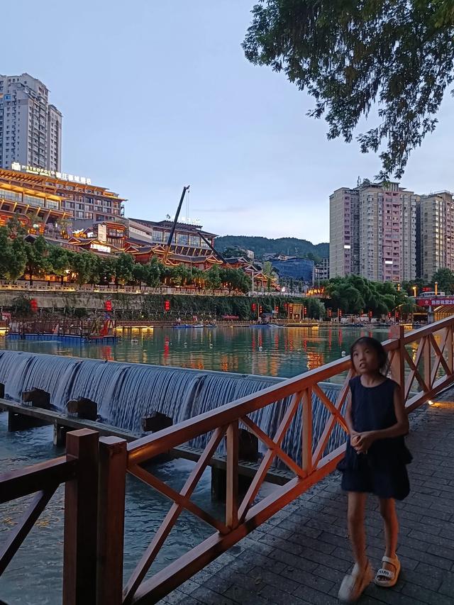 难忘宣恩的美食和夜景,还有白嫖了7小时停车场