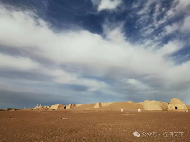 额济纳，额济纳，秋天必须要去额济纳，与金色胡杨林相遇