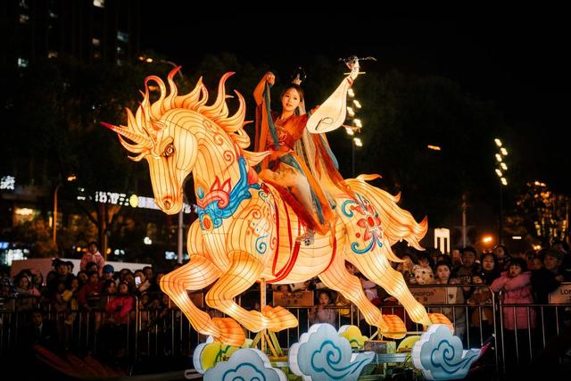 龙湖长沙芙蓉天街「长沙年货大集」热闹开市，沉浸式年俗体验 + 地道年货集合，打造文旅融合新春消费新场景！
