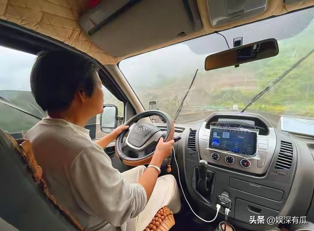 上海71岁老太卖房自驾旅游 , 9年没回家 , 坦言：不会给亲人留一分钱