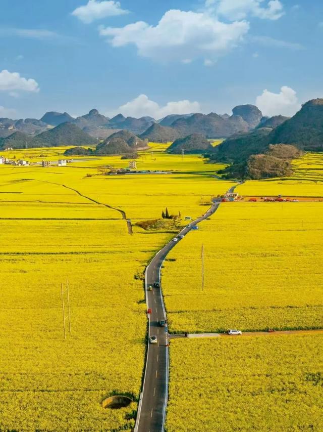 逃离高温！高铁直达22℃清凉之都，比六盘水凉快！草原惊艳瀑布奇绝，人均50吃到爽！