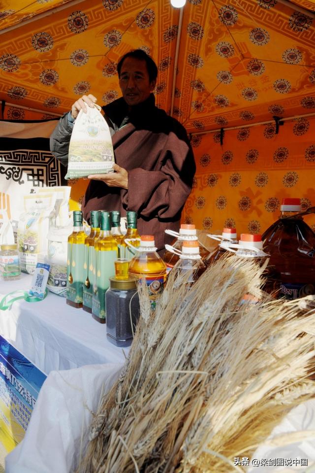 2025年青海同仁热贡文化唐蕃古道行兰州站农文旅商推介活动启幕。