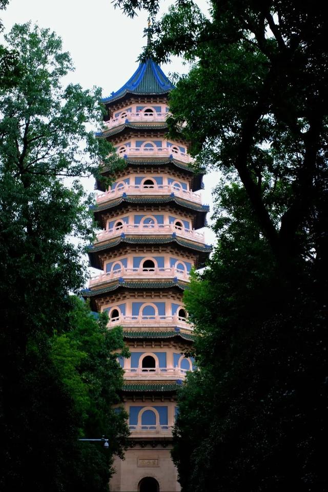 南京灵谷寺：南朝四百八十寺，多少楼台烟雨中