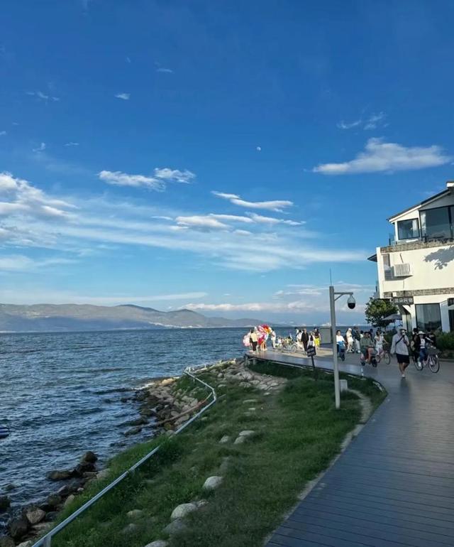 为啥现在人人都爱自驾旅游，而不是跟团游？